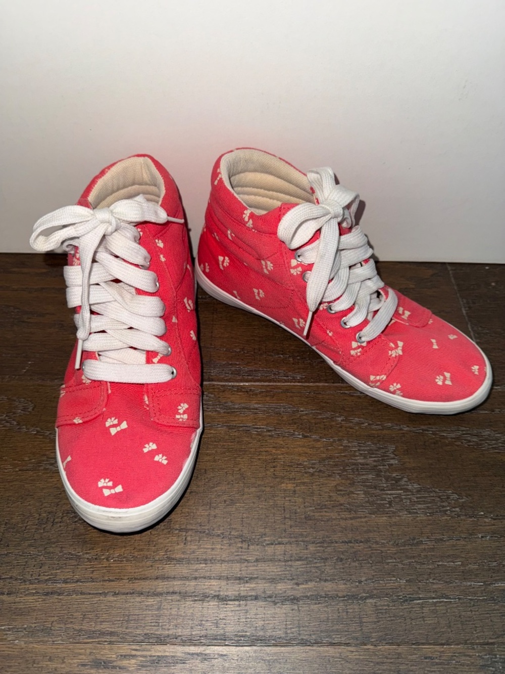 Vintage Coral Bow Print High Top Sneakers Size 7 | Canvas Lace-Up Shoes